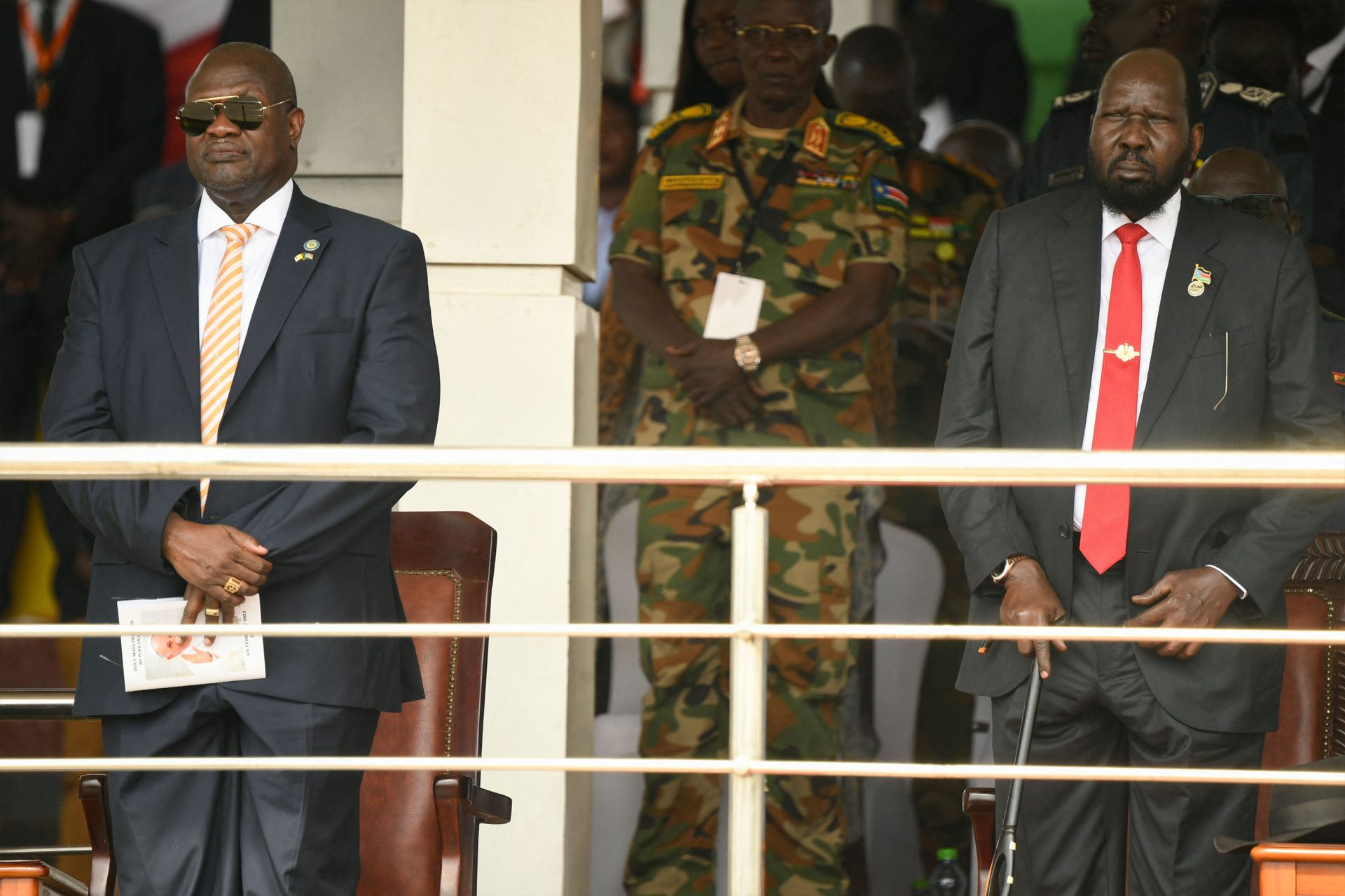 Vice President of South Sudan Riek Machar (L) and President of South Sudan Salva Kiir (R)