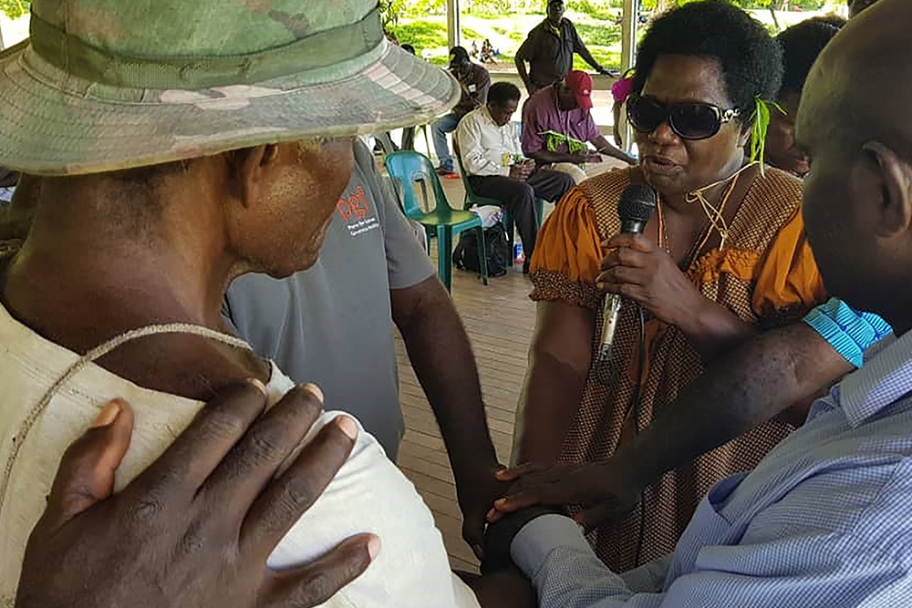 People attending a Bougainville reconciliation ceremony ahead of independence referendum